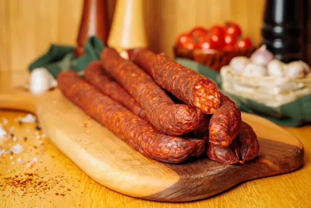 Cârnați cu boia, fără E-uri