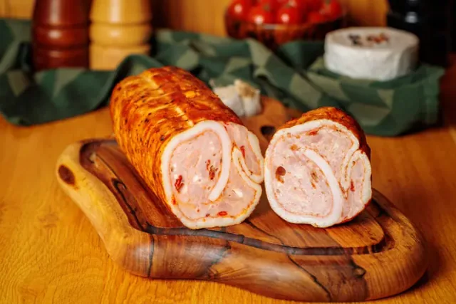 Ruladă de pui cu cașcaval